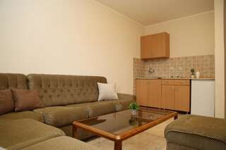 Апартаменты Comfort Apartments Улцинь Апартаменты с видом на бассейн-8