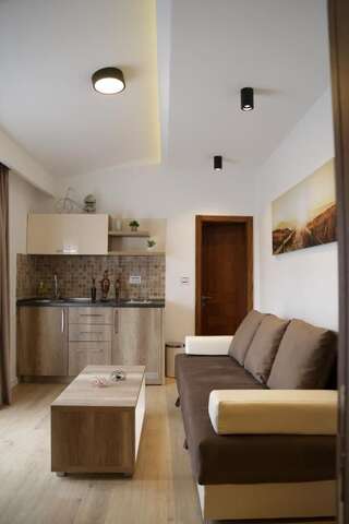 Апартаменты Comfort Apartments Улцинь Апартаменты с видом на сад-4
